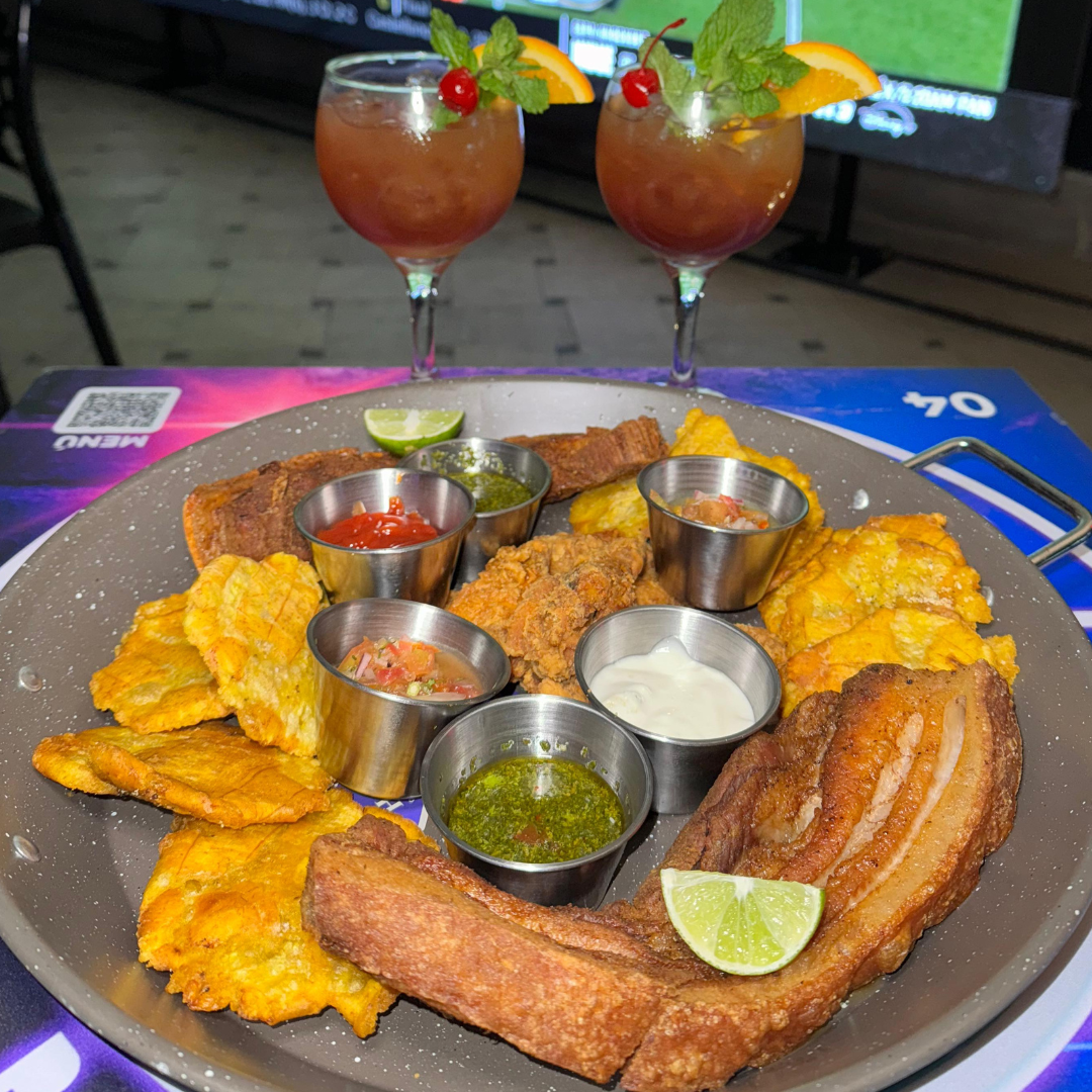 Combo de Chicharrones + 6 Wings de Entrada + 2 Sangrías o Soda por $25 en El DJ (Obarrio)