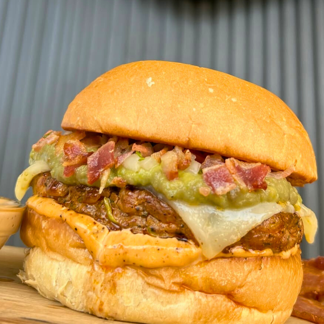 2 Hamburguesas del menú + 1 Papas Fresh + 2 Sodas por $15 en The Fresh Grill