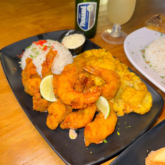 2 Platos de Camarones o Pescado Frito + Entrada de Almejas + 2 Bebidas por solo $15 en Mitos y Leyendas