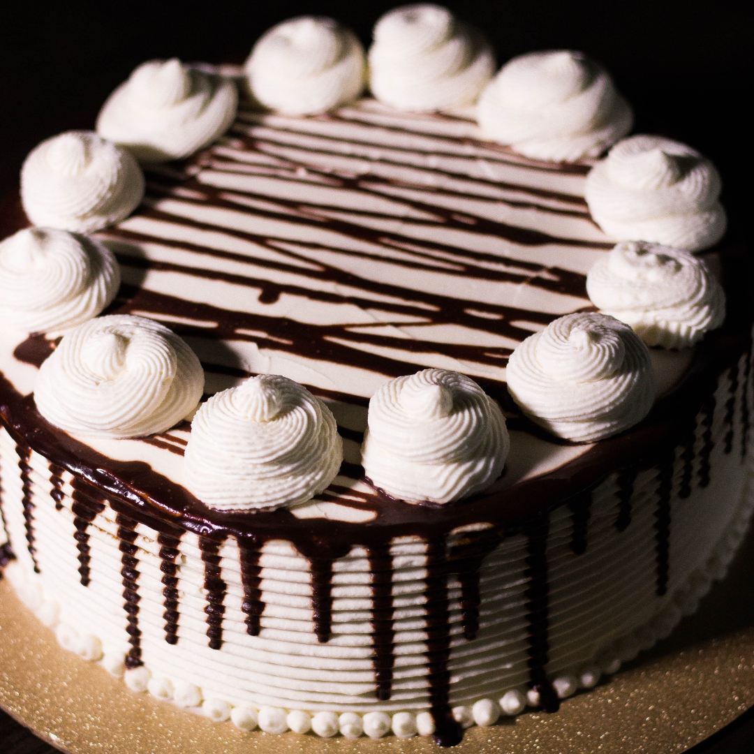 Pastel Personalizado + Cupcakes o Galletas GRATIS y Delivery Incluido desde $25 en Dulces Kay