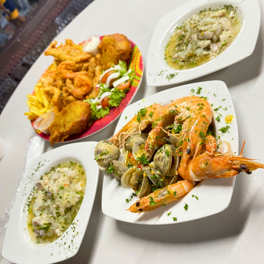 Picada de Mariscos + 2 Ceviches + 1 Orden de Almejas con Camarones + 4 Sodas por $20 en Delicias de Zoila