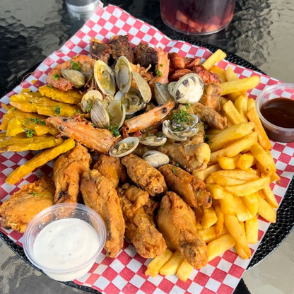 Picada Mar y tierra + Cubetazo de 8 Coronitas o Jarra de Sangría por $20 en Amor al Fuego