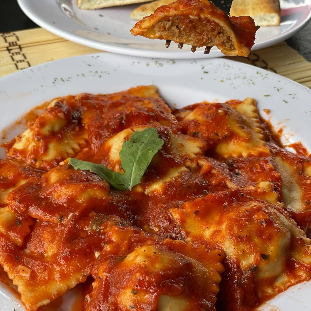 Pagas $10 y consume $20 en el menú de comida y bebidas en Pizzería Mi Casita