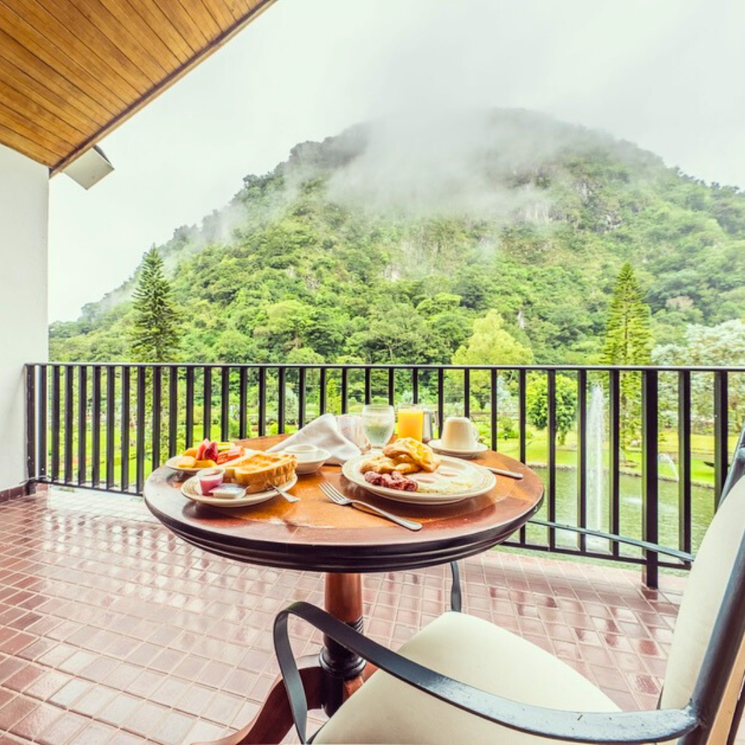 Estadía en Habitación Deluxe para 2 Adultos y 2 Niños + Desayuno + Late Check Out desde $90 en el Hotel Bambito