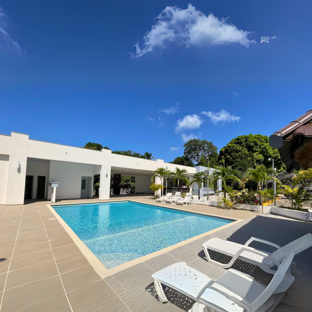 Estadía de una noche para 2 personas con desayuno incluido por solo $65 en el Hotel Coronado Inn