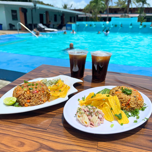 Pasadía con Piscina para 2 Adultos y 1 niño + 2 Almuerzos del día + 2 Bebidas por $20 en Marvella Club Gorgona