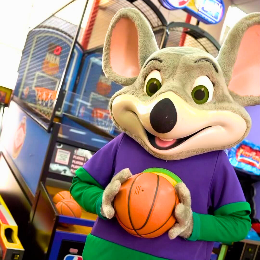2 Horas de Juegos Ilimitado para 2 personas + 1 Pizza Regular + 40% Off en HBD por $15 en Chuck E. Cheese's de Multiplaza