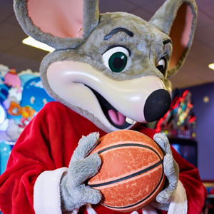 2 Horas de Juegos Ilimitados + 1 Pizza Regular + 50 Tickets de Regalo desde $15 en Chuck E. Cheese – Multiplaza