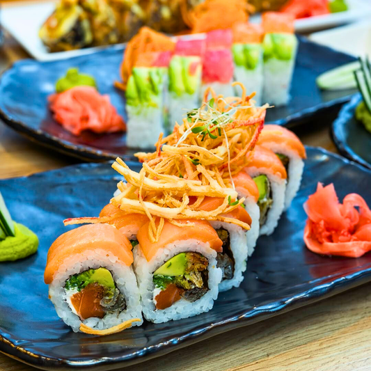 2 Rolls de Sushi o Teppanyaki + Entrada para Compartir + 2 Bebidas por  $18.99 en Sushi Market