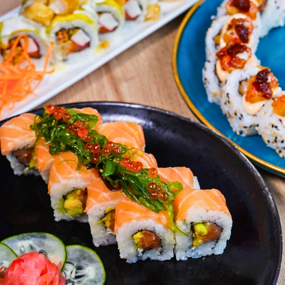 2 Rolls de Sushi o Teppanyaki + Entrada para Compartir + 2 Bebidas por  $18.99 en Sushi Market
