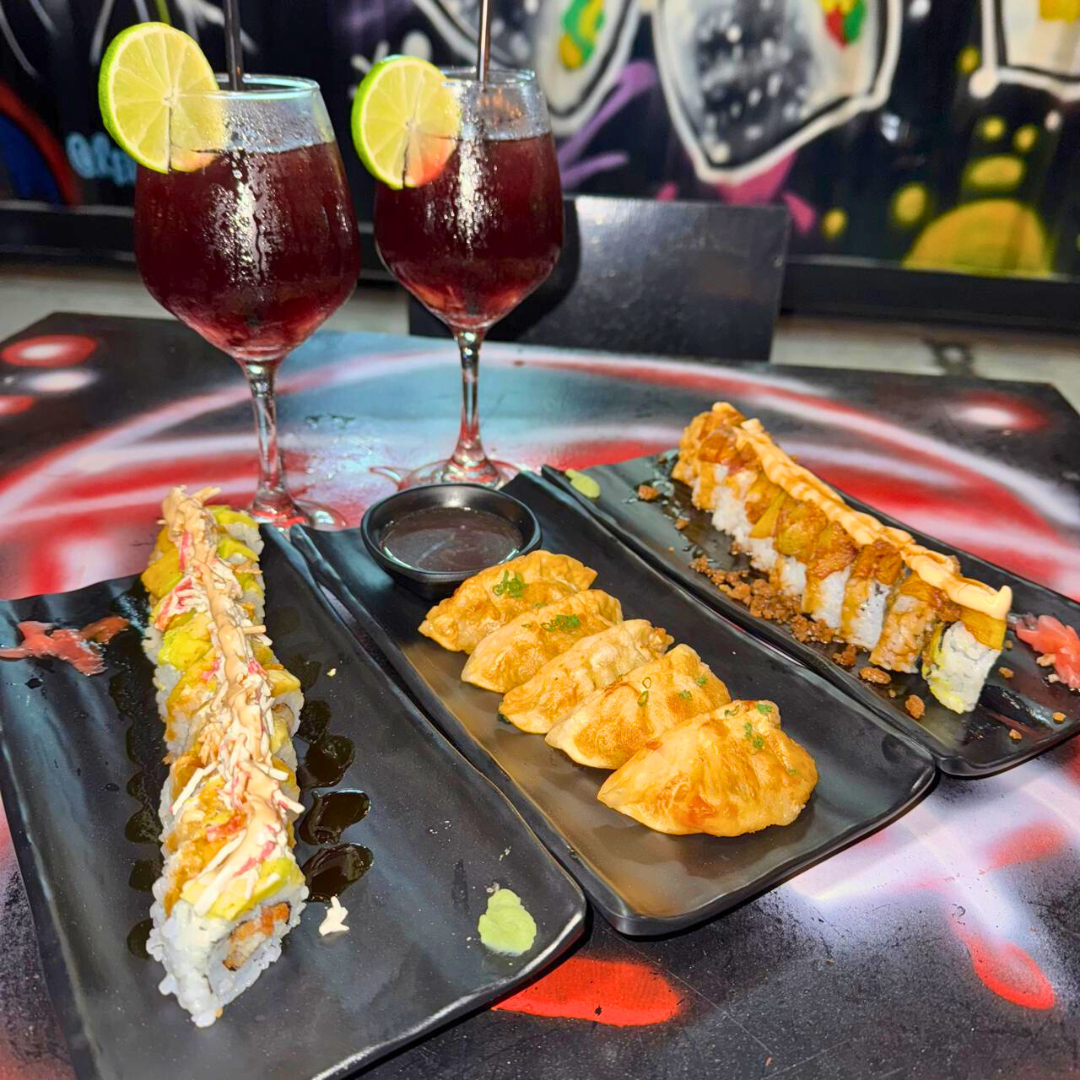 2 Rolls de Sushis + 1 Entrada para Compartir + 2 Bebidas por $12 u Opción de 3 Rolls por $20 en Sushi Street