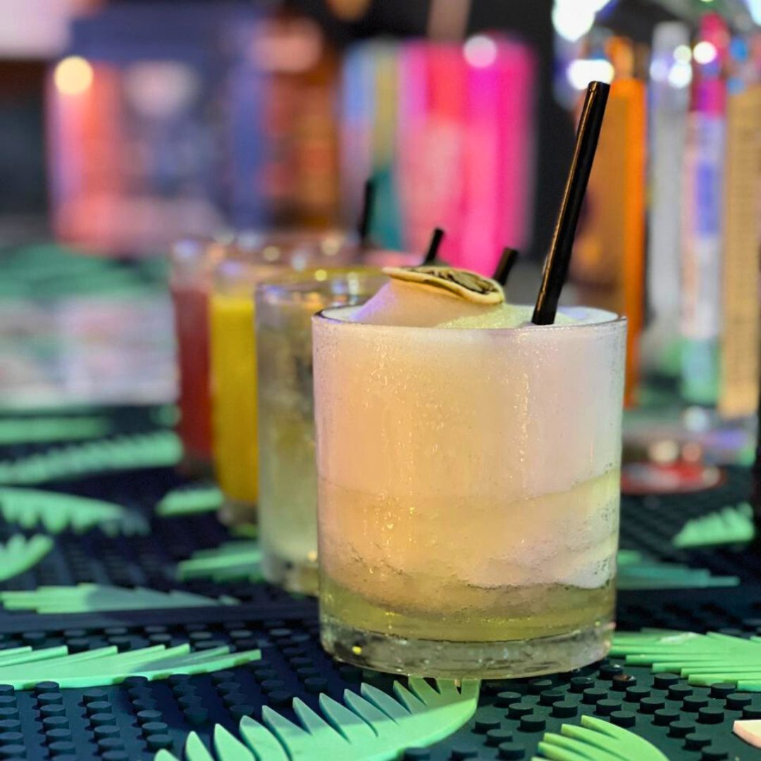Open Cocktails + Zipline para 2 personas desde $10 en Drink Stop