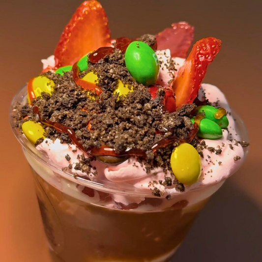 2 Vasos de Fresas de 9oz con 2 Topping + 2 Siropes por $5 en Fraises