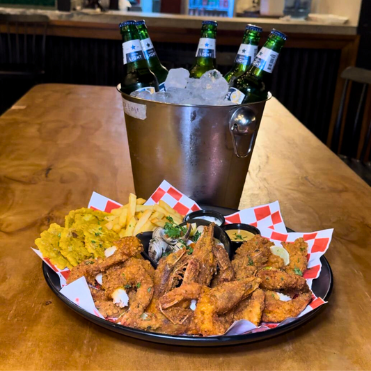 Picada de Camarones con Almejas al Ajillo + Cubetazo de Cervezas por $20 en Mitos y Leyendas