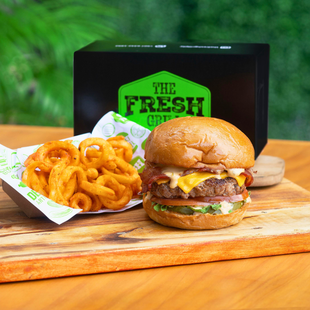 2 Burgers del Menú + Canasta de Papas Cheddar Bacon + 2 Sodas o Sangría por $15 en The Fresh Grill