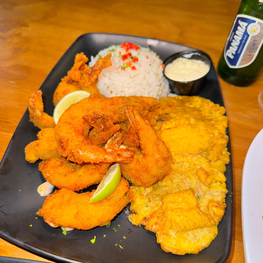 2 Platos de Camarones o Pescado Frito + Entrada de Almejas + 2 Bebidas por solo $15 en Mitos y Leyendas