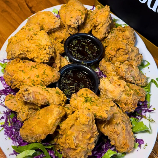 30 Wings + Mega Cubetazo de 12 Cervezas Nacionales por $20 en Ostinato Pub