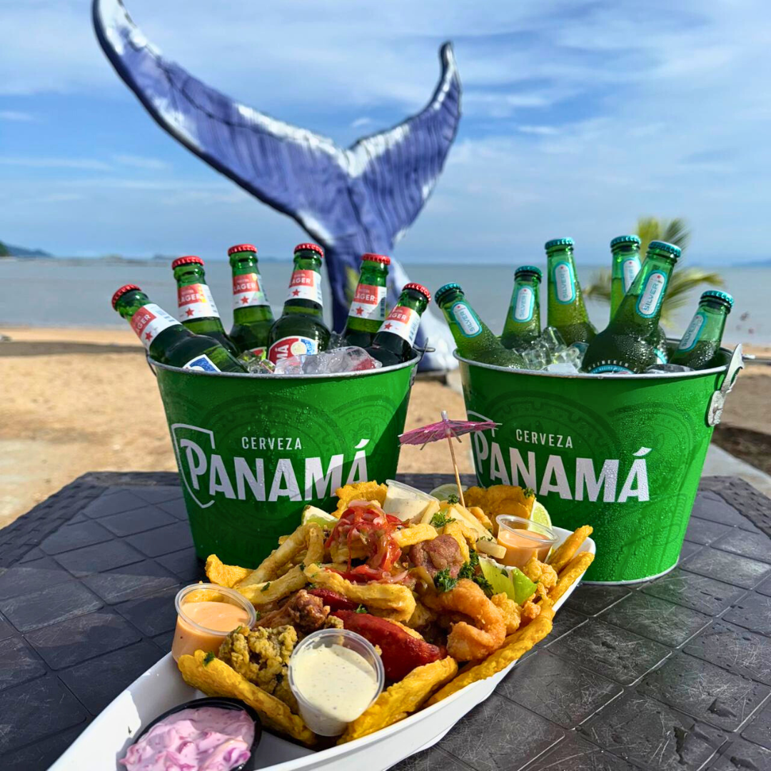 Picada Mar y Tierra en Barco + 2 Cubetazos de Heineken Silver por $22 en Sunset Beach Club