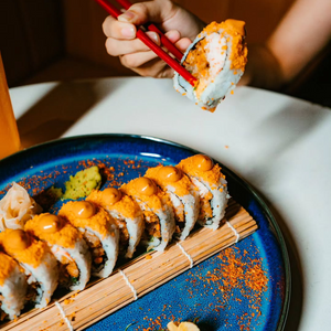 2 Sushi Premium del menú + 1 Entrada + 2 Copas de Sangría o 2 Copas de Helado por $15 en El Nuevo Santana