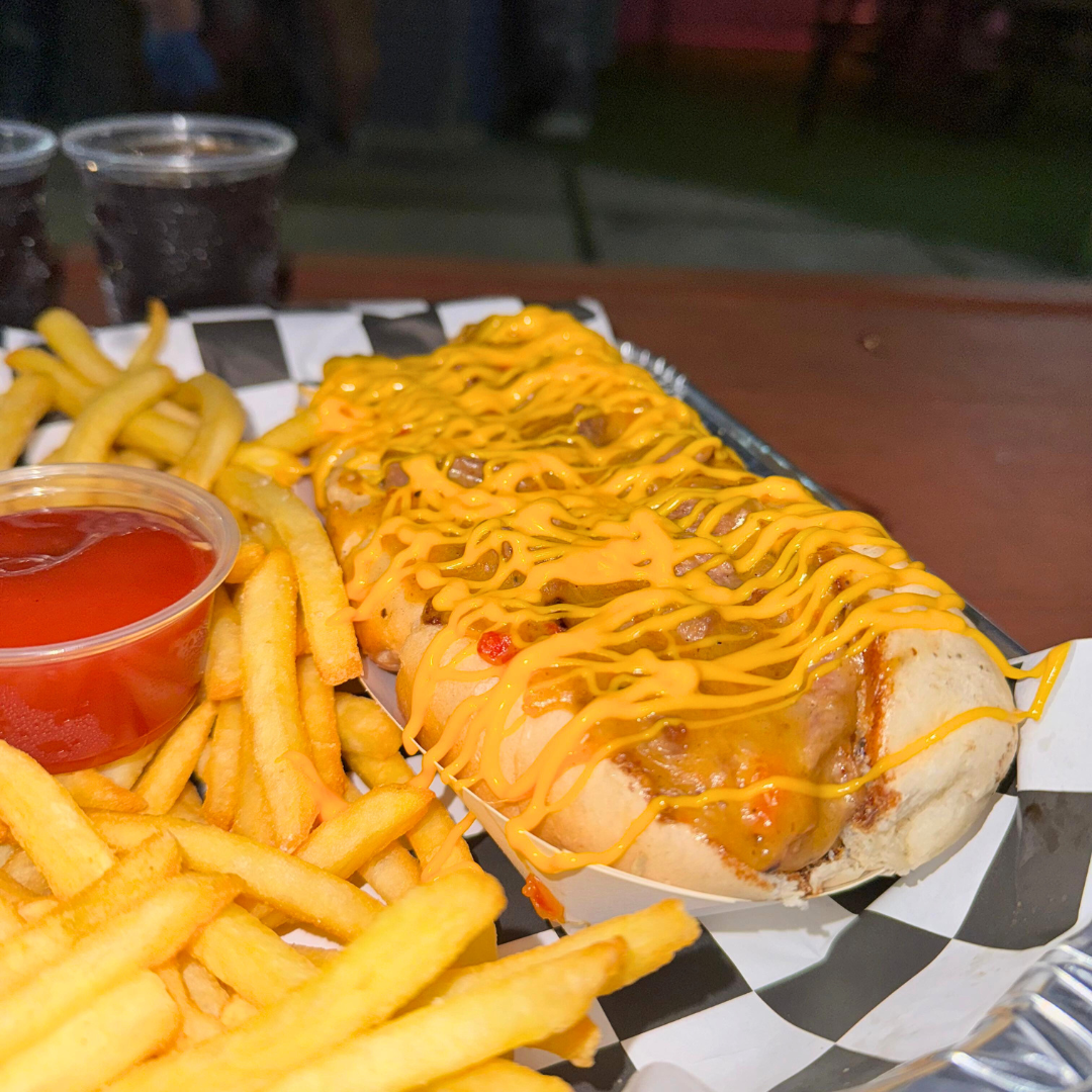 Combo de Emparedados + Papas Fritas + 2 Té Fríos desde $4 en Sabores Mediterráneos