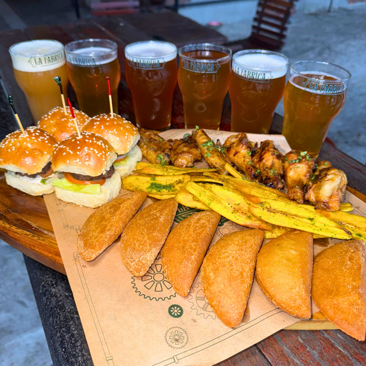 Picada Carnivore + 2 Cubetazos de Balboa Ice o 6 Vasos de Cerveza Artesanal por $20 en La Fábrica