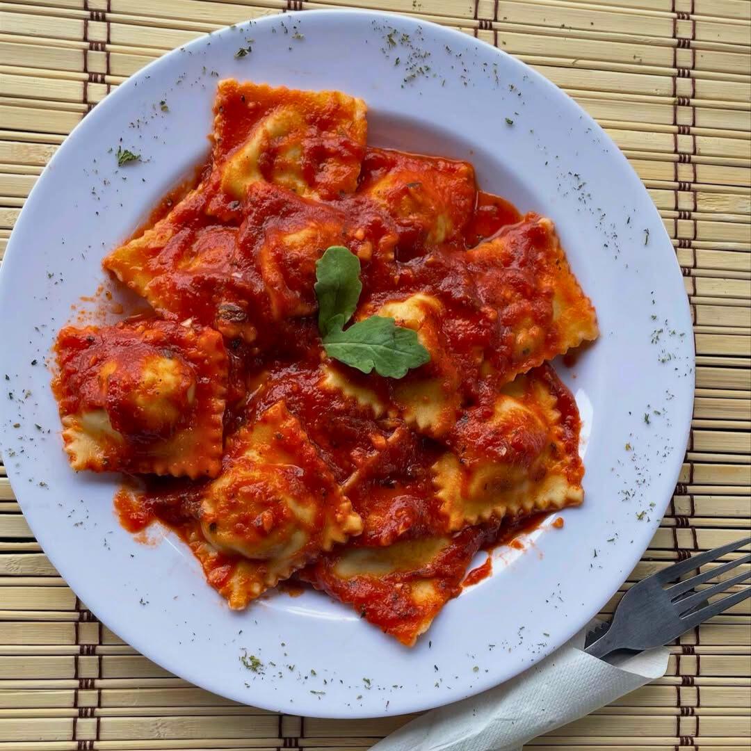 Pagas $10 y consume $20 en el menú de comida y bebidas en Pizzería Mi Casita