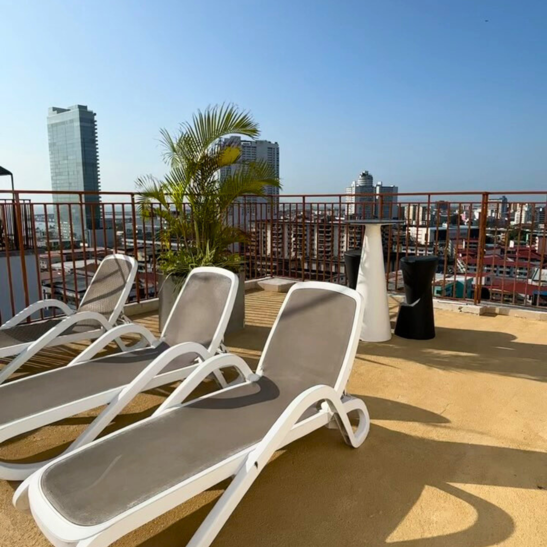 Pasadía con Piscina + Picada de Carnes + 2 Bebidas para 2 Personas por $30 en el Hotel Soloy