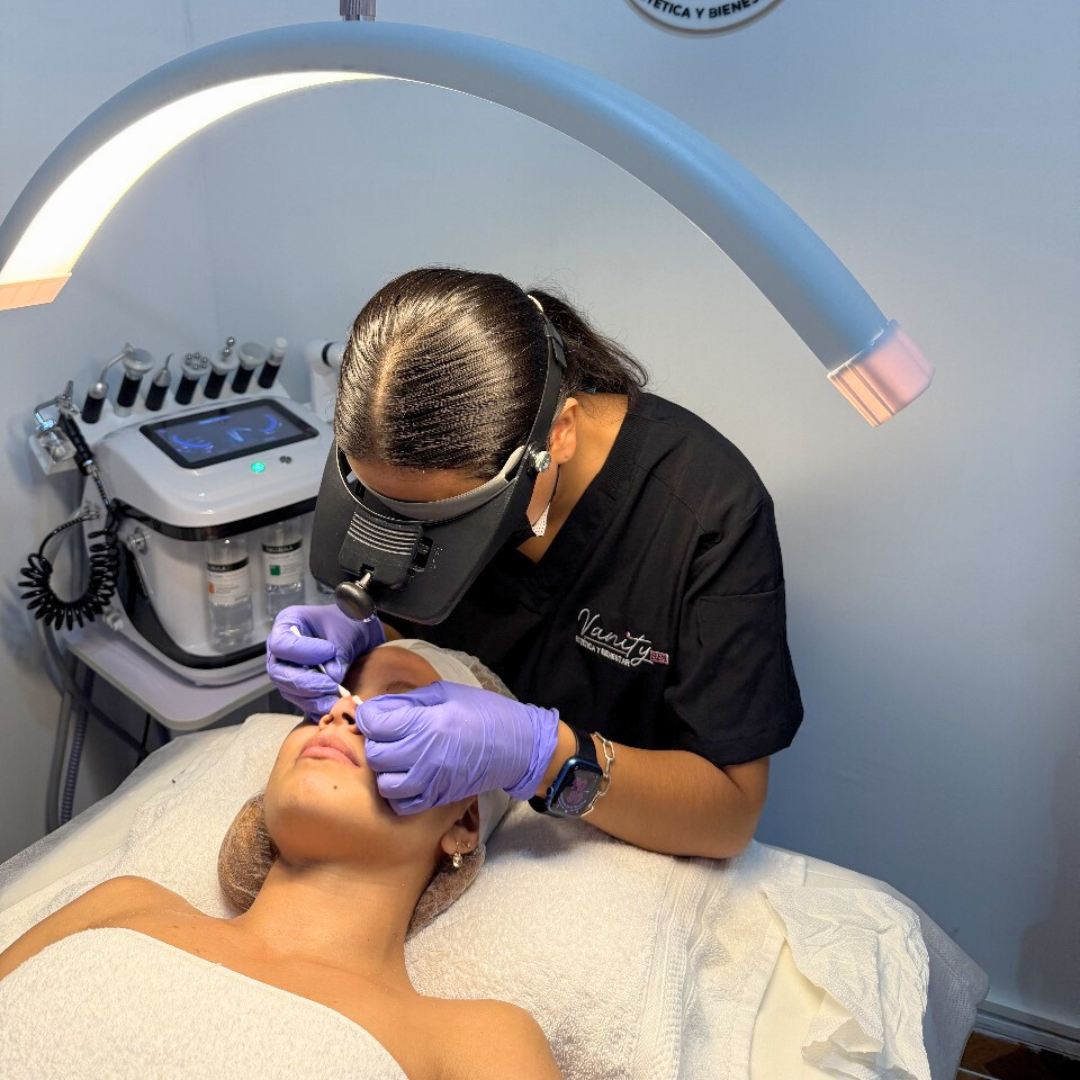 Sesión Completa de Limpieza Facial desde $18 en Vanity Spa
