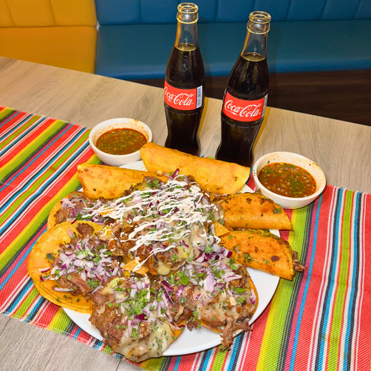 La Súper Bandeja de Birria: Quesabirrias, Tacos, Burritos, Tostadas, Nachos + Consomé + 2 Sodas por $20 en Mexican Food