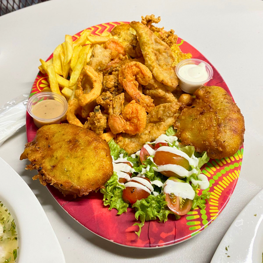 Picada de Mariscos + 2 Ceviches + 1 Orden de Almejas con Camarones + 4 Sodas por $20 en Delicias de Zoila