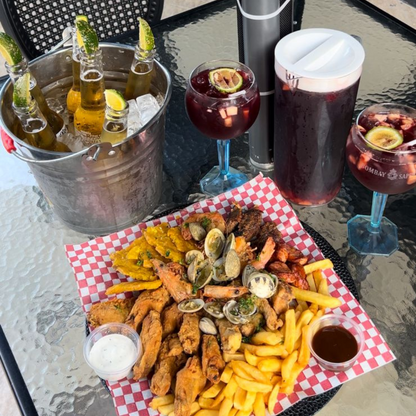 Picada Mar y tierra + Cubetazo de 8 Coronitas o Jarra de Sangría por $20 en Amor al Fuego