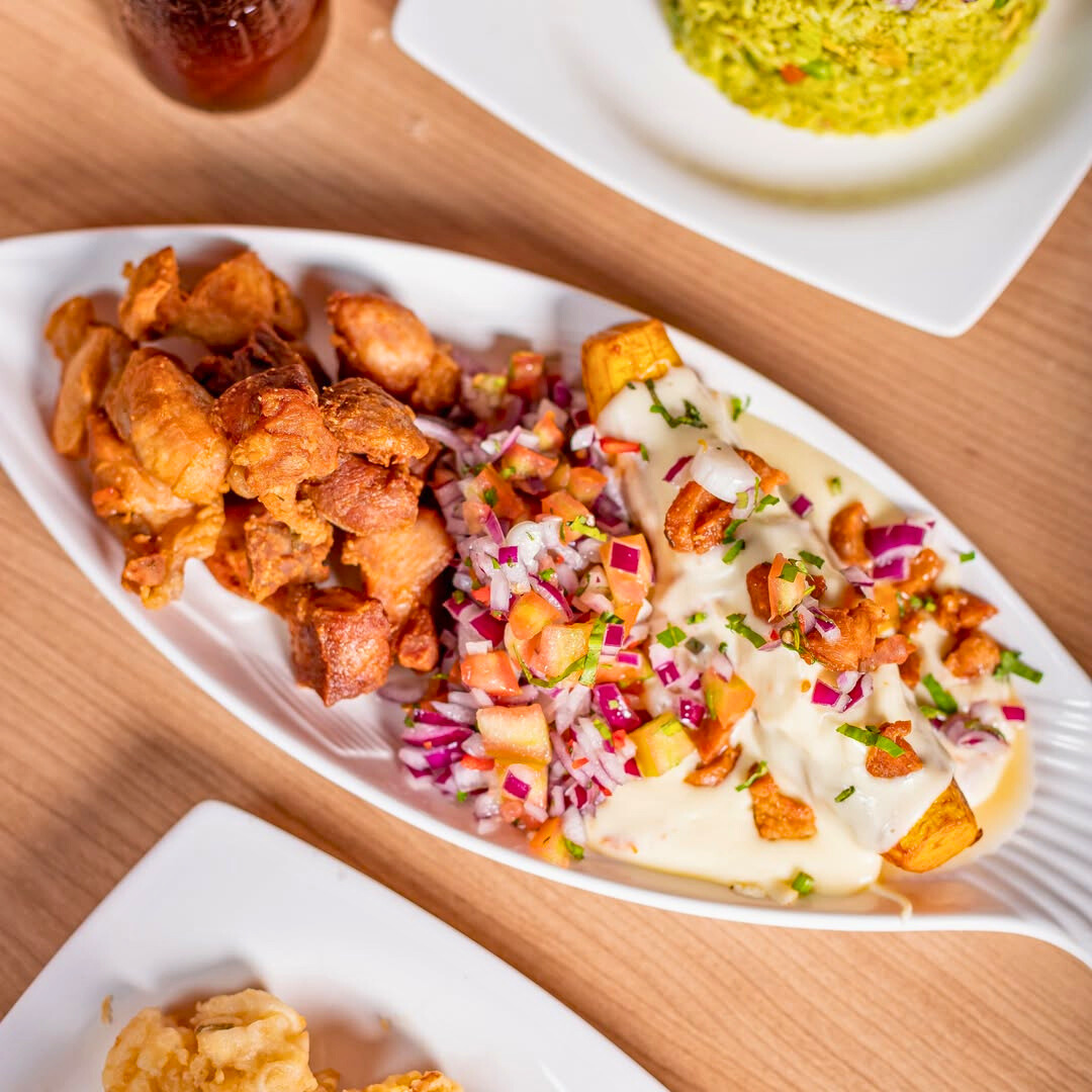 Paga $20 y Consume $40 en todo el menú de comidas y bebidas en Rico Sabor del Perú Brisas del Golf