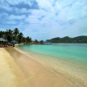 Pasadía en Isla Grande con Traslado + Almuerzo Completo + Bebida por $15 en El Bucanero