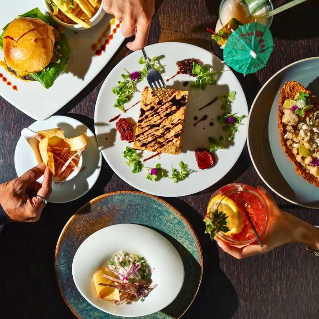 Experiencia Grand Stay con Desayuno Buffet + Cena Buffet + Uso de las instalaciones para 2 personas por $140 en Hotel El Panamá