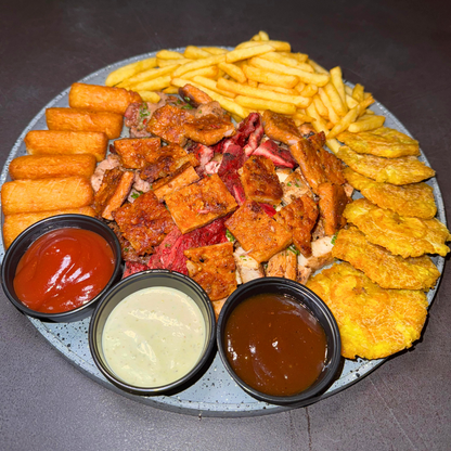 Picada Mixta de Carnes + 2 Acompañantes + ⁠⁠Cubetazo de 8 Heineken por $18 en Social Kitchen & Bar