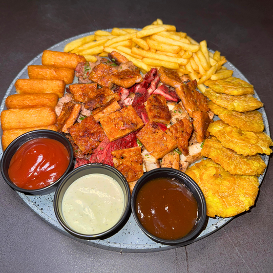 Picada Mixta de Carnes + 2 Acompañantes + ⁠⁠Cubetazo de 8 Heineken por $18 en Social Kitchen & Bar