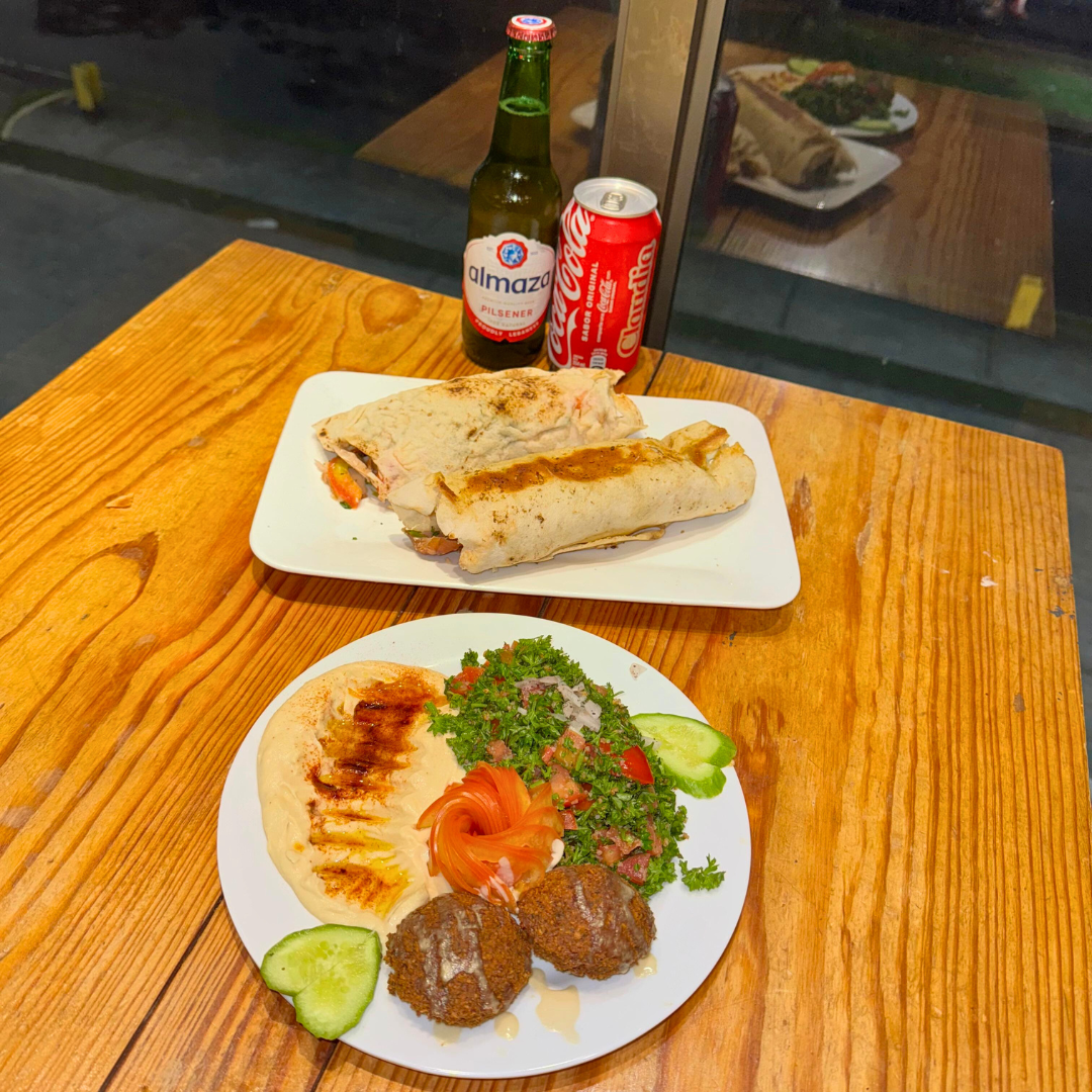 2 Shawarmas de Pollo + Hummus + 2 Falafel + Tabulé + 2 Sodas o Cervezas por $15 en Shawarma Damasco