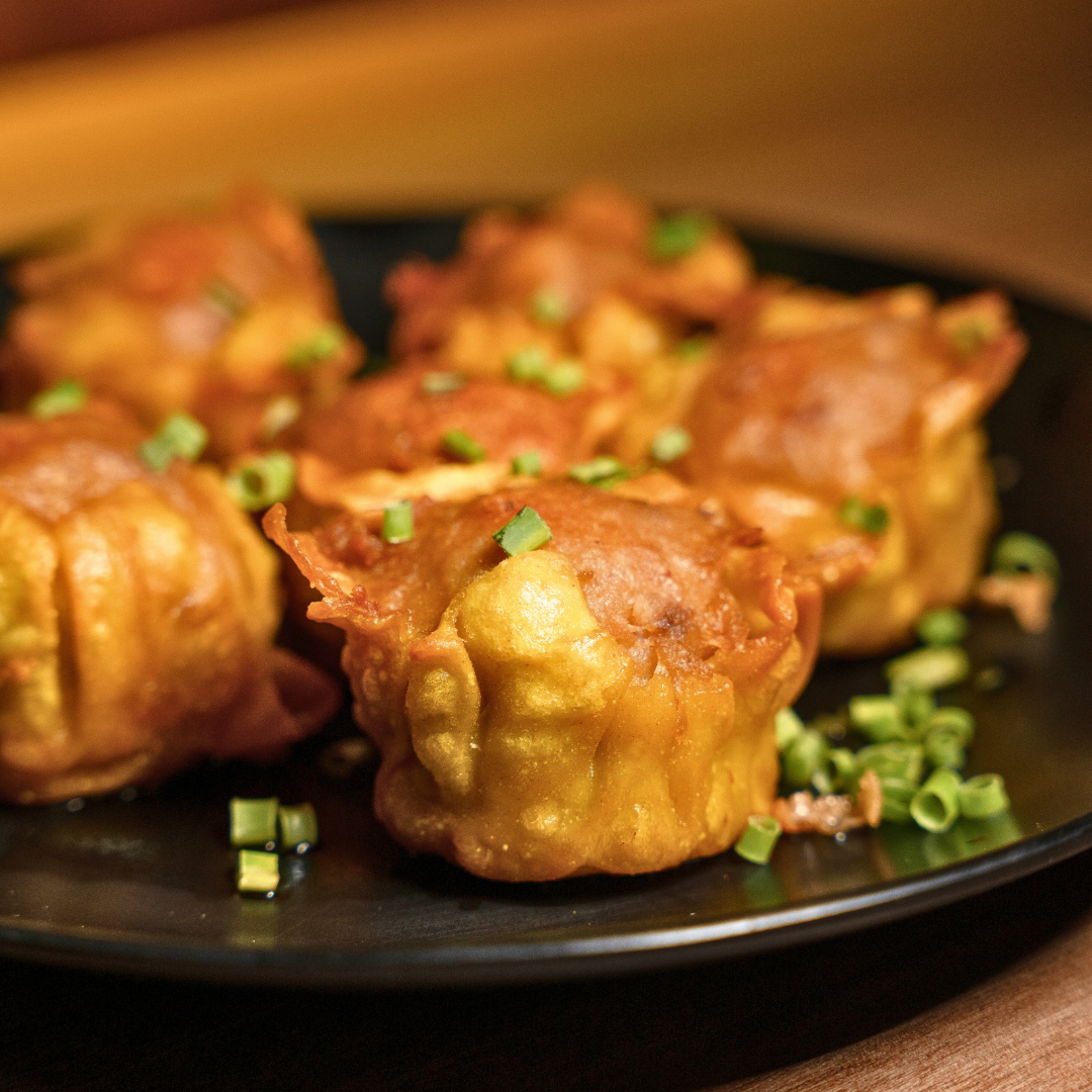 2 Rollos de Sushi del Menú + Entrada de Siu Mai Frito o Edamames + 2 Bebidas por $18 en Tataki