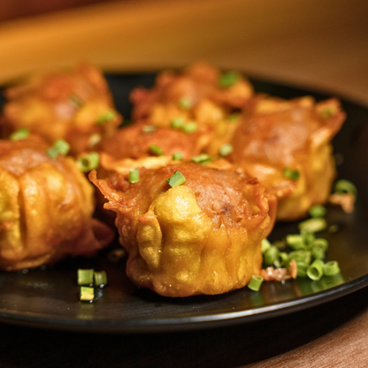 2 Rollos de Sushi del Menú + Entrada de Siu Mai Frito o Edamames + 2 Bebidas por $18 en Tataki