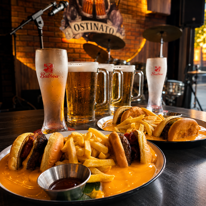 2 Divo Burgers + 3 Jarras de Balboa de Barril por $20 en Ostinato Pub