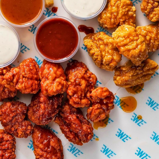 Monster Chicken Sandwich + 12 Wings o Boneless + 2 Sides + 2 Sodas por $18 en Wing Zone El Dorado