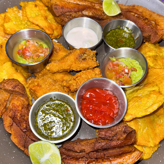 Combo de Chicharrones + 6 Wings de Entrada + 2 Sangrías o Soda por $25 en El DJ (Obarrio)