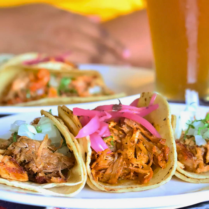 Bandeja de 12 Tacos Mixtos + Orden de Nachos Medianos + 4 Jugos por $20 en La Mexicana Grill & Taquería