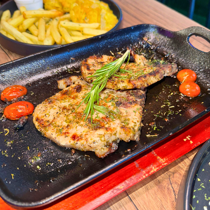 Paga $20 y Consume $40 en el Menú de Comida y Bebidas en De la Granja Steak House