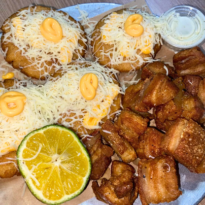 Orden de Chicharrón Mixto + 5 Canastas de Patacón Rellenas + 10 Arepitas con salsa y queso + Cubetazo por $15 en Chicharrones Panamá