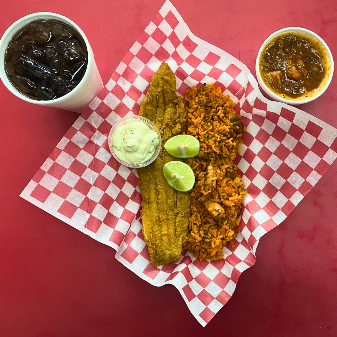 Filete de Pescado con Arroz con Coco y Gaundú o Arroz de Mariscos + Soda desde $6 en Pescao y Limón