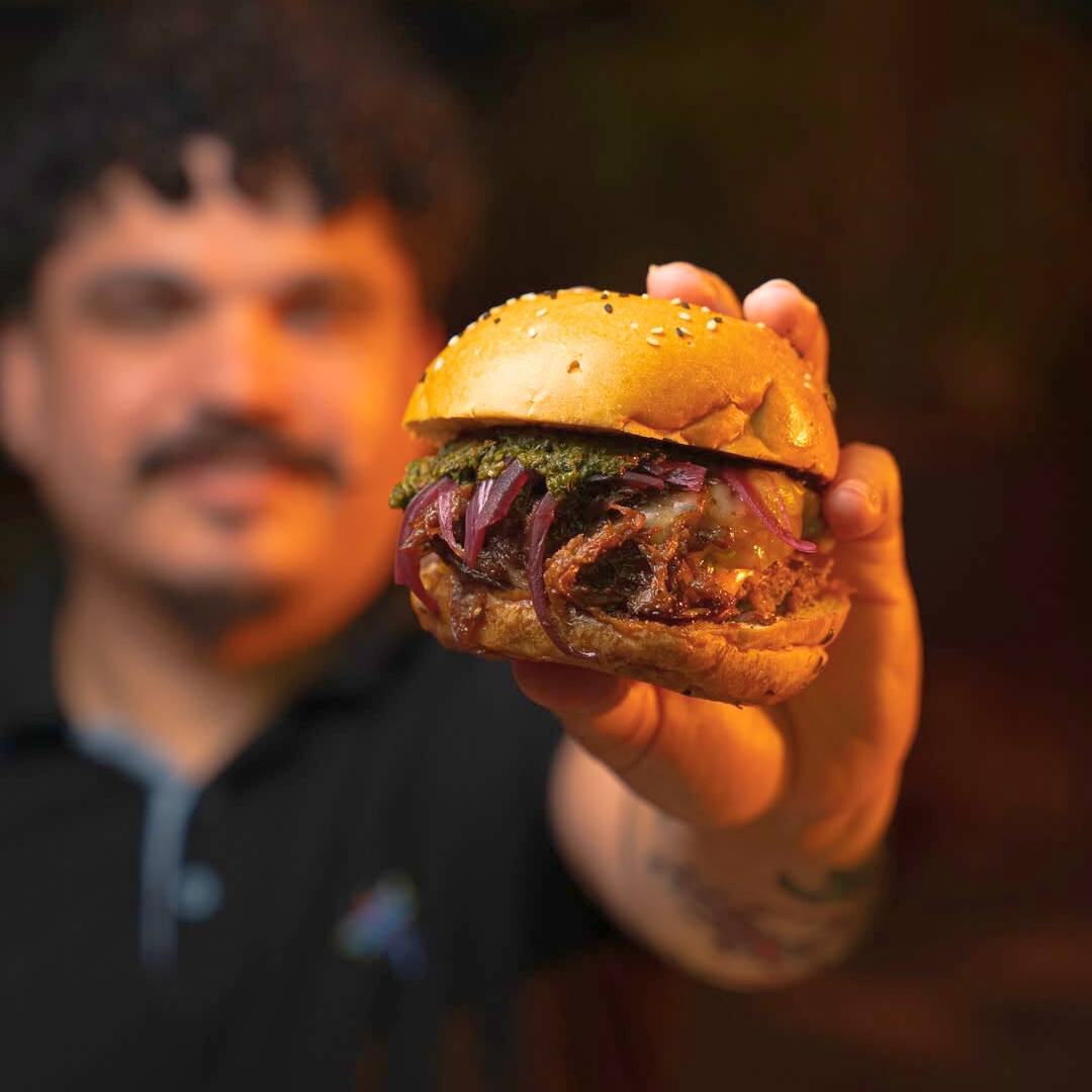 4 Hamburguesas + 10 Alitas + 1 Cubetazo de Heineken Silver o 4 Sodas por $25 en Par de Pintas