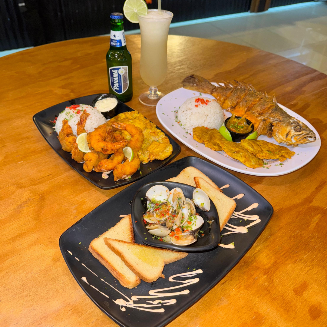 2 Platos de Camarones o Pescado Frito + Entrada de Almejas + 2 Bebidas por solo $15 en Mitos y Leyendas