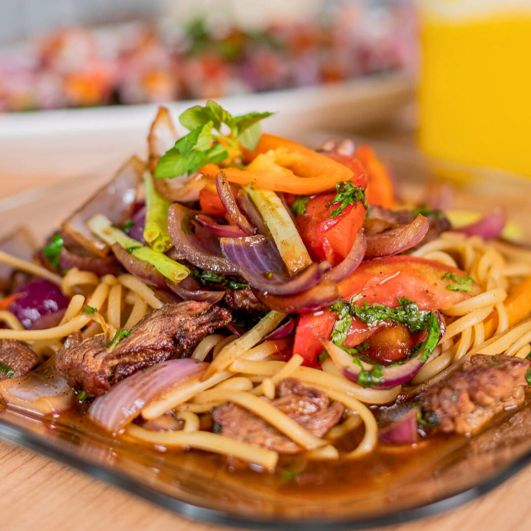 Paga $20 y Consume $40 en todo el menú de comidas y bebidas en Rico Sabor del Perú Brisas del Golf