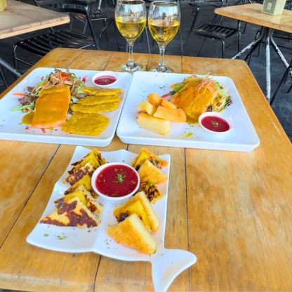 2 Platos Completos de Salmón + 1 Entrada de Quesos de la Casa en Salsa Especial + 2 Copas de Vino por $20 en El Contenedor